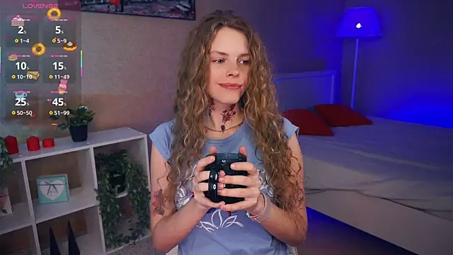 Snapshot of RayaNenlia chatting on March 11, 11:12 am RayaNenlia online show from March 11, 11:12 am