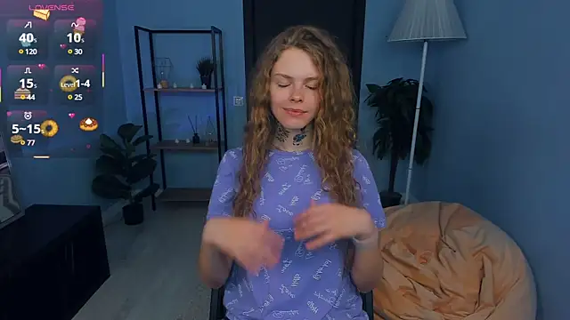 Snapshot of RayaNenlia chatting on March 17, 8:18 am RayaNenlia online show from March 17, 8:18 am