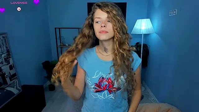 Snapshot of RayaNenlia chatting on October 3, 5:04 am RayaNenlia online show from October 3, 5:04 am