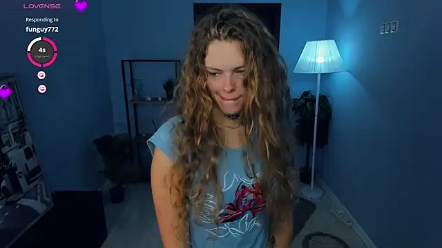 Snapshot of RayaNenlia chatting on October 12, 5:06 am RayaNenlia online show from October 12, 5:06 am