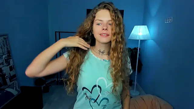 Snapshot of RayaNenlia chatting on October 19, 5:08 am RayaNenlia online show from October 19, 5:08 am