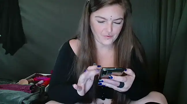 Snapshot of SherineDivine chatting on December 5, 10:44 am SherineDivine online show from December 5, 10:44 am