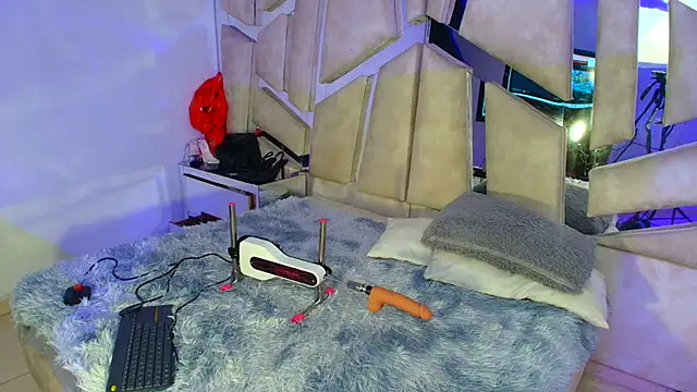 Natalyefoster online show from February 25, 5:00 pm