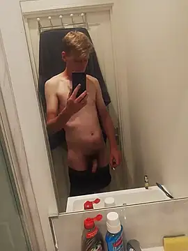 Snapshot of Mrleitenant chatting on July 29, 11:58 pm Mrleitenant online show from July 29, 11:58 pm