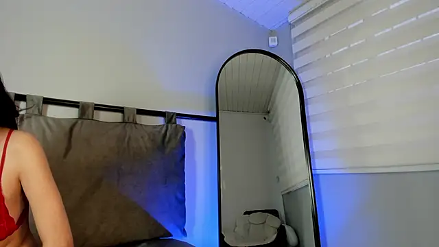 Snapshot of bulma_bambina_ chatting on January 3, 3:44 pm bulma bambina online show from January 3, 3:44 pm