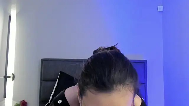 Snapshot of bulma_bambina_ chatting on September 25, 7:39 pm bulma bambina online show from September 25, 7:39 pm