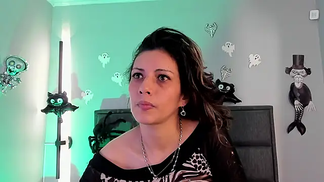 Snapshot of bulma_bambina_ chatting on October 27, 7:51 pm bulma bambina online show from October 27, 7:51 pm