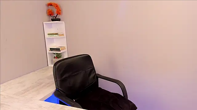 Snapshot of bulma_bambina_ chatting on November 16, 12:16 am bulma bambina online show from November 16, 12:16 am