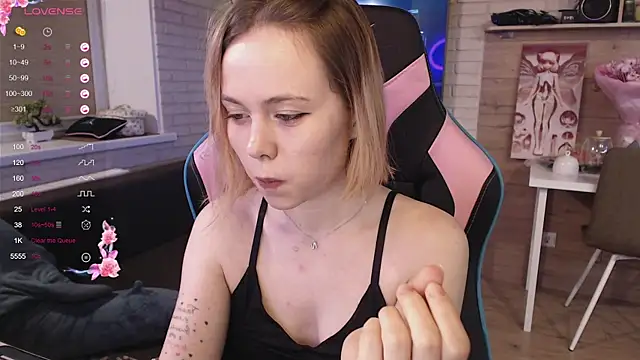 lucy mirror online show from October 30, 8:42 pm