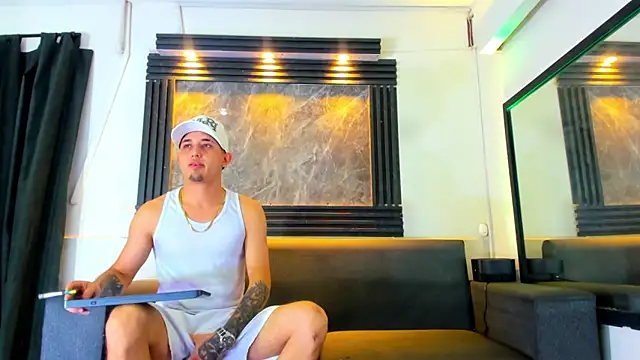 Snapshot of liam_genner_ chatting on October 2, 7:54 pm liam genner online show from October 2, 7:54 pm