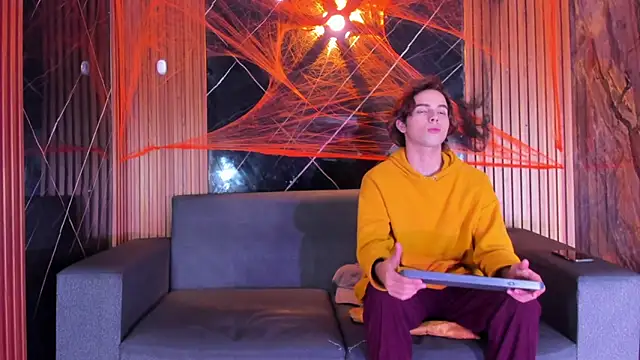 liam genner  online show from October 26, 8:15 pm