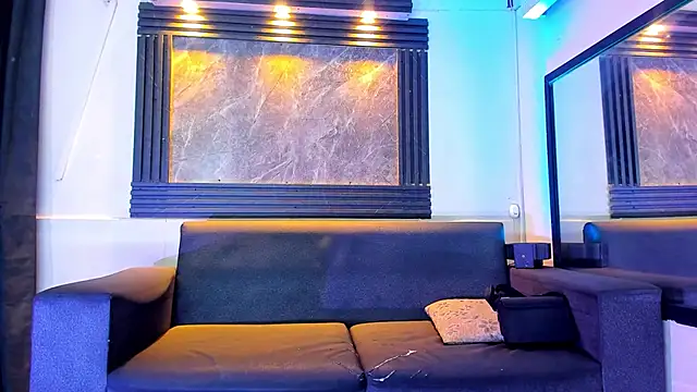 liam genner  online show from November 28, 8:22 pm