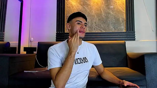 liam genner  online show from December 3, 8:18 pm