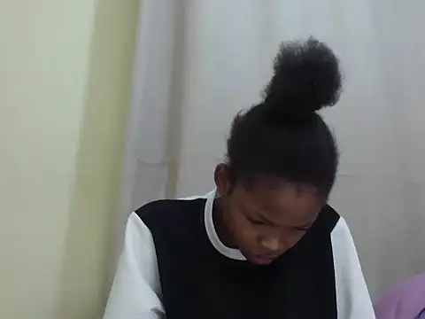 queen-sasha online show from March 12, 1:50 pm