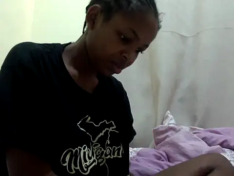 Snapshot of queen-sasha chatting on June 13, 10:35 am queen-sasha online show from June 13, 10:35 am
