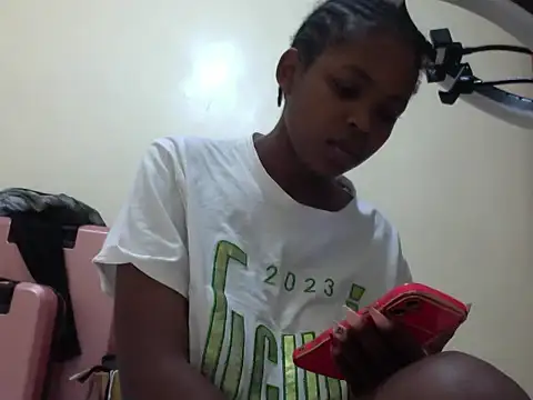 Snapshot of queen-sasha chatting on June 16, 10:18 am queen-sasha online show from June 16, 10:18 am