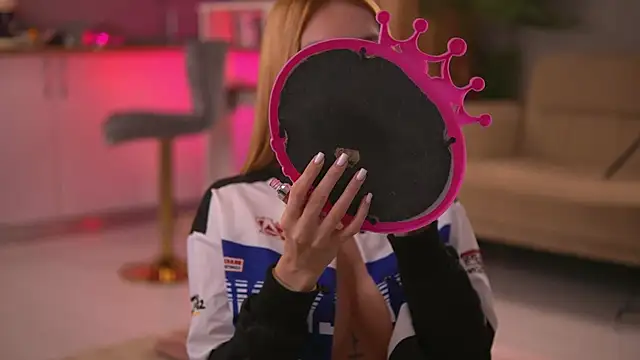 ButterflyLeah online show from October 22, 1:39 am