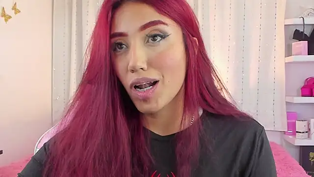 Snapshot of veronicaxx69 chatting on November 25, 3:06 am veronicaxx69 online show from November 25, 3:06 am