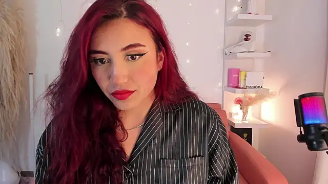 Snapshot of veronicaxx69 chatting on June 27, 6:18 am veronicaxx69 online show from June 27, 6:18 am