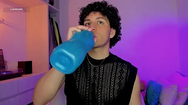 Snapshot of Curlblue chatting on December 2, 2:17 am Curlblue online show from December 2, 2:17 am