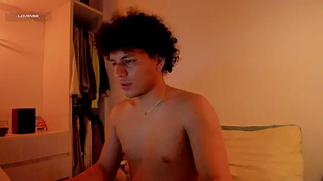 Snapshot of Curlblue chatting on December 4, 5:28 am Curlblue online show from December 4, 5:28 am