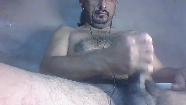 Snapshot of peloton10 chatting on November 10, 1:48 am peloton10 online show from November 10, 1:48 am