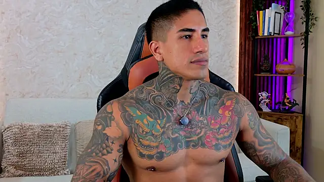 Snapshot of AdanReilly chatting on May 9, 3:50 pm AdanReilly online show from May 9, 3:50 pm