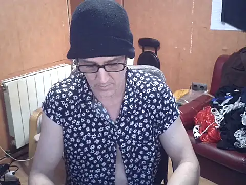 Snapshot of Lia_Y_PatrickX chatting on March 5, 7:54 pm Lia Y PatrickX online show from March 5, 7:54 pm