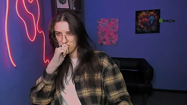 scarlet mooore online show from April 2, 9:45 pm