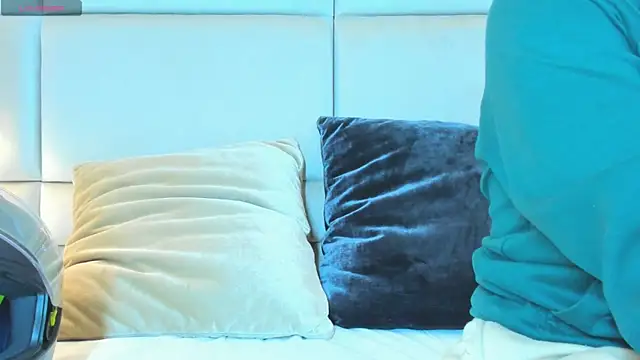 Snapshot of charlotte01__ chatting on October 4, 10:13 am charlotte01   online show from October 4, 10:13 am