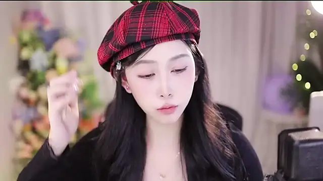 Snapshot of SleepArtist chatting on January 8, 1:11 am SleepArtist online show from January 8, 1:11 am