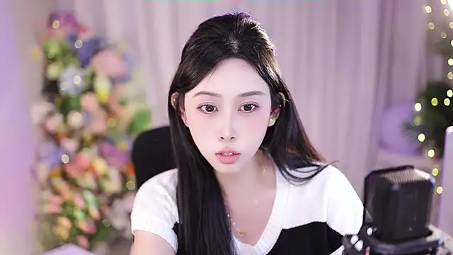 Snapshot of SleepArtist chatting on January 9, 8:24 am SleepArtist online show from January 9, 8:24 am