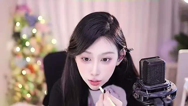 Snapshot of SleepArtist chatting on January 19, 6:32 pm SleepArtist online show from January 19, 6:32 pm