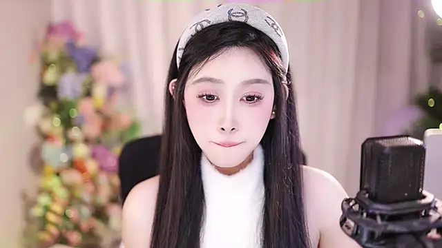 Snapshot of SleepArtist chatting on February 1, 10:15 am SleepArtist online show from February 1, 10:15 am