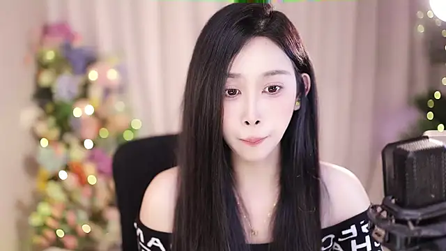 Snapshot of SleepArtist chatting on February 4, 12:33 pm SleepArtist online show from February 4, 12:33 pm