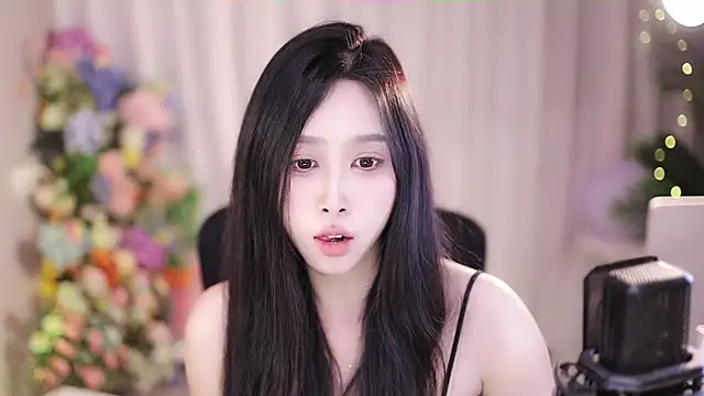 Snapshot of SleepArtist chatting on February 7, 6:24 am SleepArtist online show from February 7, 6:24 am