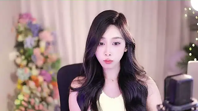 Snapshot of SleepArtist chatting on February 12, 5:37 pm SleepArtist online show from February 12, 5:37 pm