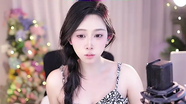 Snapshot of SleepArtist chatting on February 16, 4:10 pm SleepArtist online show from February 16, 4:10 pm