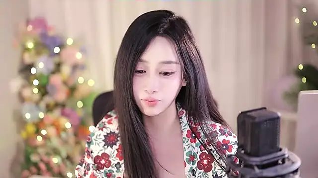 Snapshot of SleepArtist chatting on February 22, 6:19 pm SleepArtist online show from February 22, 6:19 pm