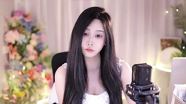 Snapshot of SleepArtist chatting on February 28, 4:20 pm SleepArtist online show from February 28, 4:20 pm