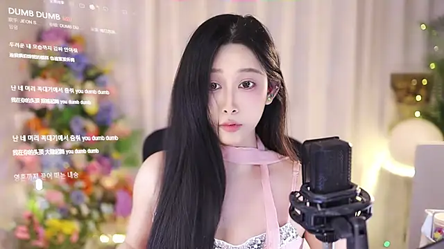 Snapshot of SleepArtist chatting on March 7, 4:55 pm SleepArtist online show from March 7, 4:55 pm