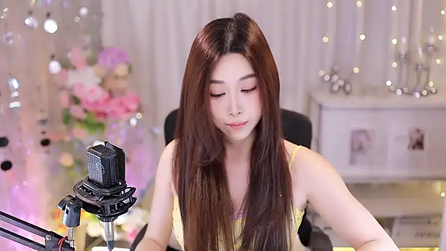 Snapshot of SleepArtist chatting on October 4, 7:39 am SleepArtist online show from October 4, 7:39 am