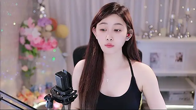 Snapshot of SleepArtist chatting on October 23, 1:32 pm SleepArtist online show from October 23, 1:32 pm