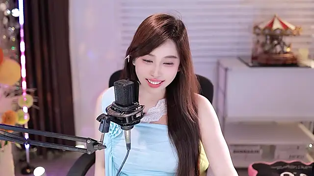 Snapshot of SleepArtist chatting on November 7, 7:03 pm SleepArtist online show from November 7, 7:03 pm