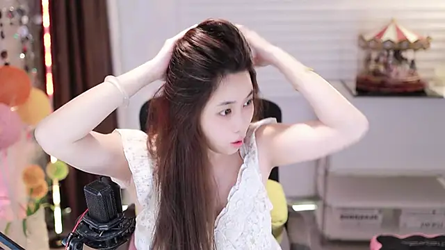 Snapshot of SleepArtist chatting on November 13, 6:40 pm SleepArtist online show from November 13, 6:40 pm