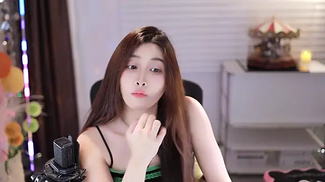 Snapshot of SleepArtist chatting on November 16, 3:17 pm SleepArtist online show from November 16, 3:17 pm