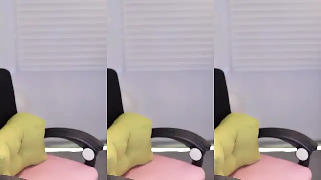 Snapshot of SleepArtist chatting on November 18, 5:39 pm SleepArtist online show from November 18, 5:39 pm