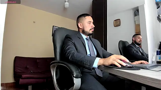 Snapshot of thesexlawyer1 chatting on May 2, 3:00 am thesexlawyer1 online show from May 2, 3:00 am