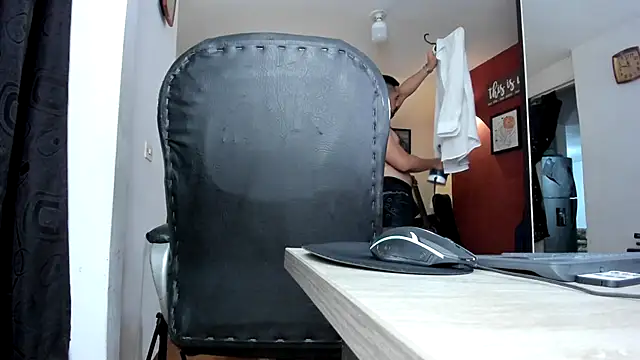 Snapshot of thesexlawyer1 chatting on May 5, 5:15 am thesexlawyer1 online show from May 5, 5:15 am