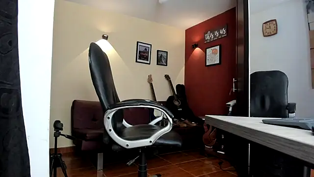 Snapshot of thesexlawyer1 chatting on May 8, 3:56 am thesexlawyer1 online show from May 8, 3:56 am